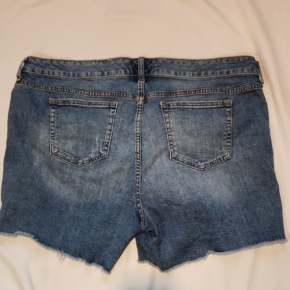 Torrid Distressed Denim Shorts with Patchwork Sz 20 - Picture 4 of 4